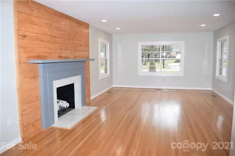 604 2nd Avenue Ne Pl NE, Conover, NC 28613 photo 3