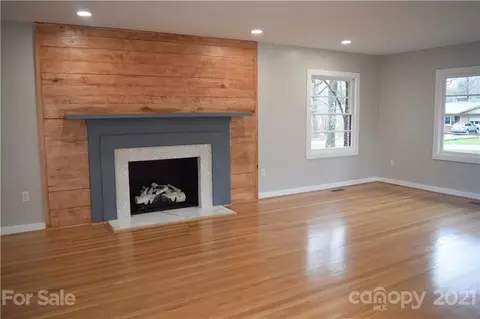604 2nd Avenue Ne Pl NE, Conover, NC 28613 photo 4