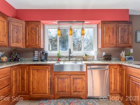 105 Maple Leaf Ln, Clyde, NC 28721 photo 10
