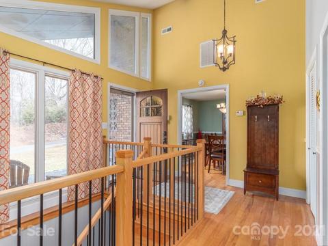 105 Maple Leaf Ln, Clyde, NC 28721 photo 3
