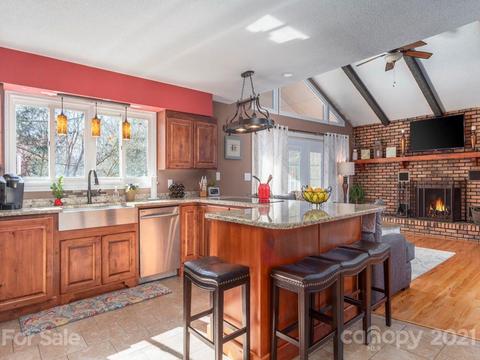 105 Maple Leaf Ln, Clyde, NC 28721 photo 9