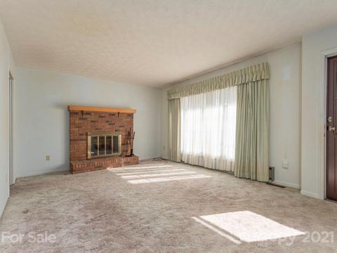 89 Pebblebrook St, Clyde, NC 28721 photo 2