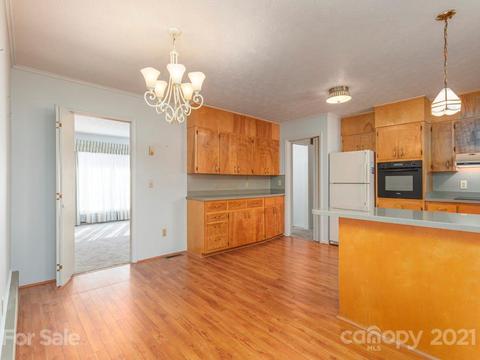 89 Pebblebrook St, Clyde, NC 28721 photo 3