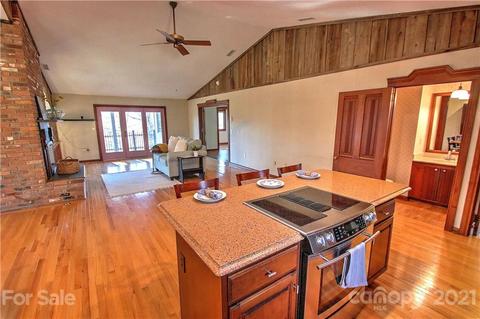 151 Oak Hill Ln, Clyde, NC 28721 photo 11