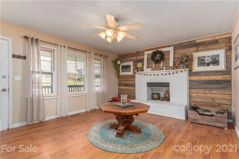82 Mockingbird Ln, Clyde, NC 28721 photo 2