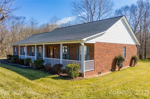 506 Willowbrook Dr, Morganton, NC 28655 photo 3
