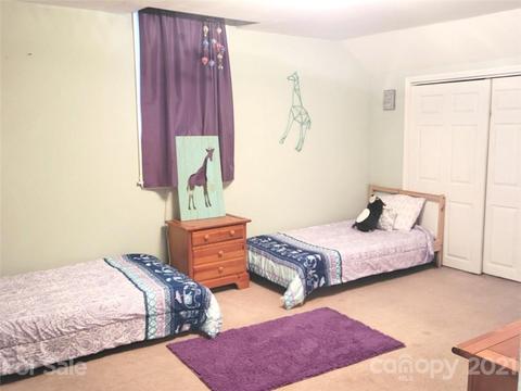 330 E Oak St, Marion, NC 28752 photo 9