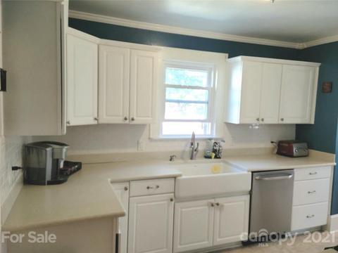 330 E Oak St, Marion, NC 28752 photo 4