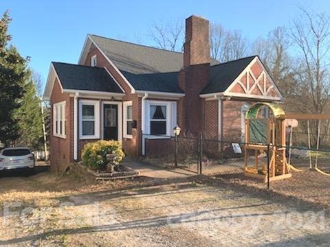 330 E Oak St, Marion, NC 28752 photo 1
