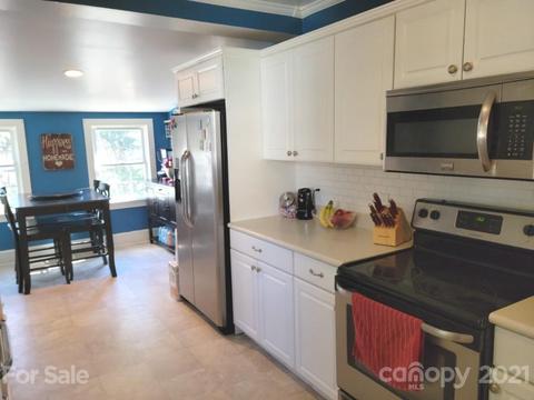 330 E Oak St, Marion, NC 28752 photo 2