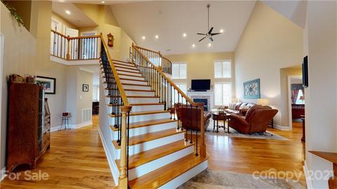 1071 Baker Barn Rd, Hickory, NC 28602 photo 4