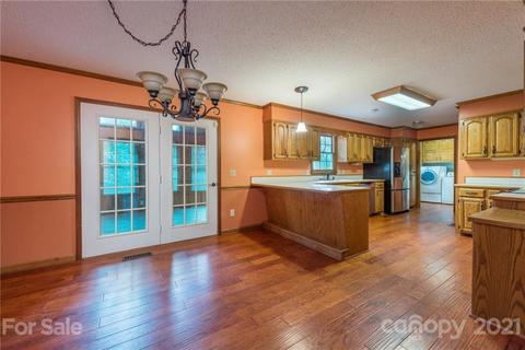 700 White Oak Ln, Tryon, NC 28782 photo 11
