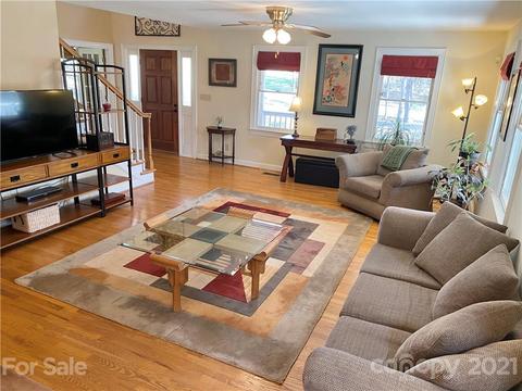 3776 Pinecrest Dr NE, Hickory, NC 28601 photo 5