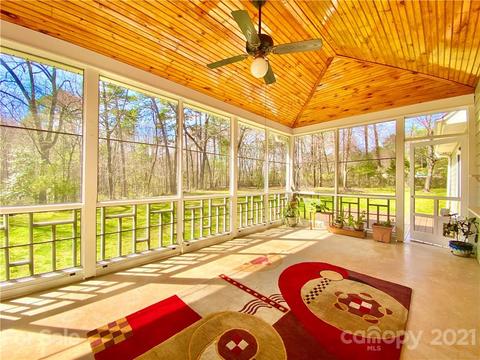 3776 Pinecrest Dr NE, Hickory, NC 28601 photo 2