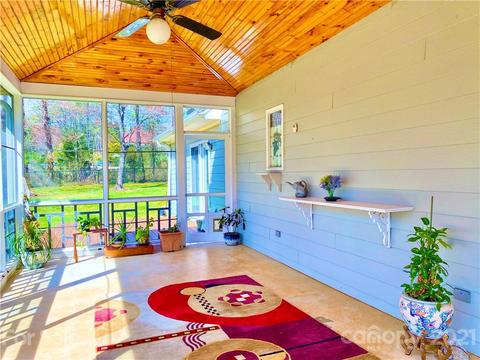 3776 Pinecrest Dr NE, Hickory, NC 28601 photo 3