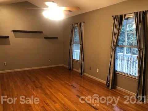 6207 Mountainside Dr, Hickory, NC 28601 photo 2