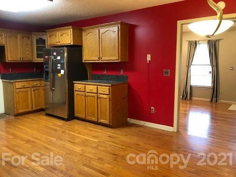 6207 Mountainside Dr, Hickory, NC 28601 photo 4