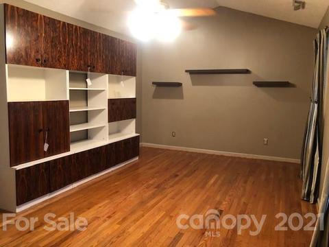 6207 Mountainside Dr, Hickory, NC 28601 photo 3