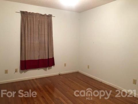 6207 Mountainside Dr, Hickory, NC 28601 photo 13