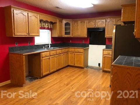6207 Mountainside Dr, Hickory, NC 28601 photo 5