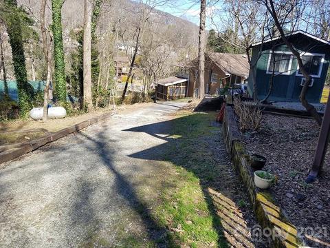 368 E Southside Dr E, Chimney Rock, NC 28720 photo 3