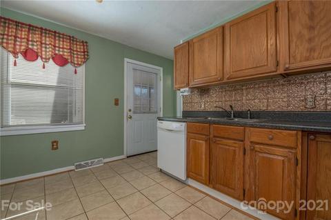 20 E Constance St, Columbus, NC 28722 photo 8