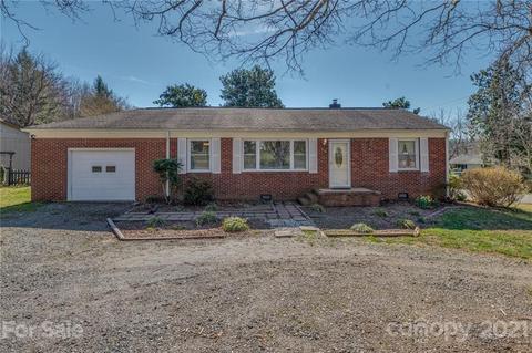 20 E Constance St, Columbus, NC 28722 photo 2