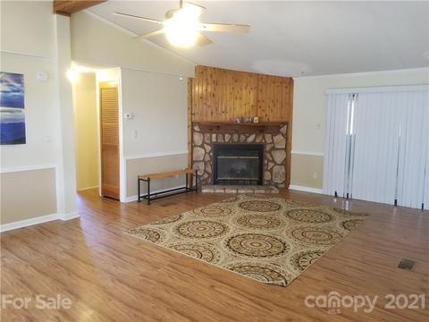 101 E Trace Dr, Newton, NC 28658 photo 2