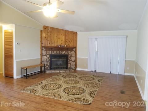 101 E Trace Dr, Newton, NC 28658 photo 4