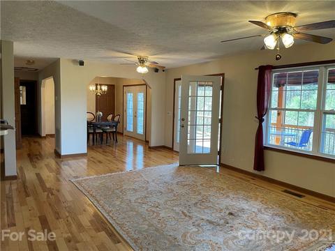 5 Hallaran Dr, Marshall, NC 28753 photo 2