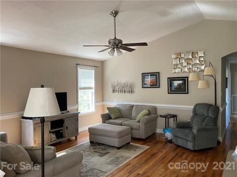 207 Pine Meadows St, Hickory, NC 28601 photo 5