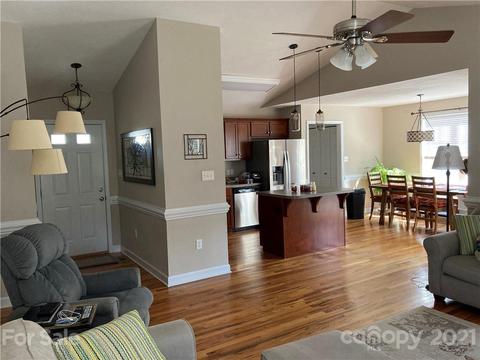 207 Pine Meadows St, Hickory, NC 28601 photo 3
