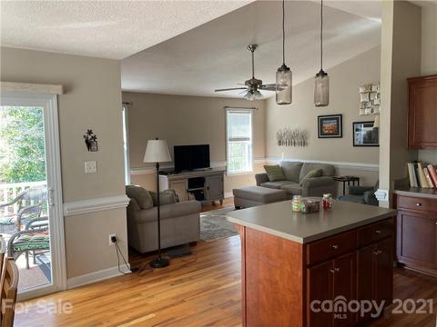 207 Pine Meadows St, Hickory, NC 28601 photo 4