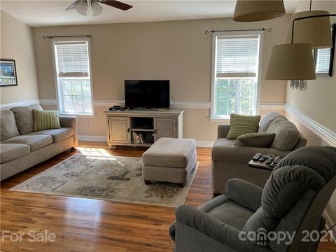 207 Pine Meadows St, Hickory, NC 28601 photo 2