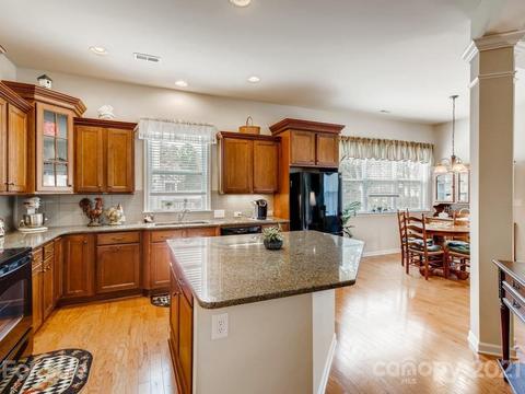 17224 Lake Path Dr, Cornelius, NC 28031 photo 4