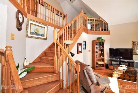 226 Hawk Holler Trl, Clyde, NC 28721 photo 3