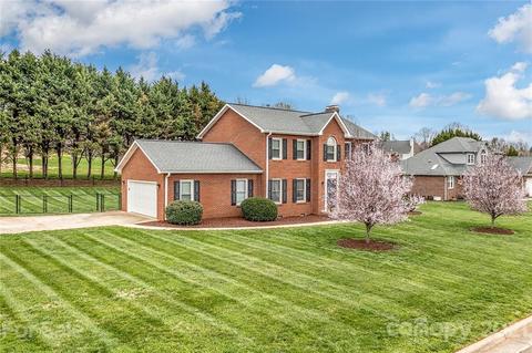401 Willowbrook Dr, Morganton, NC 28655 photo 4