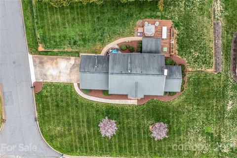 401 Willowbrook Dr, Morganton, NC 28655 photo 7