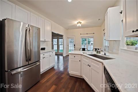 17111 Graves Ct, Cornelius, NC 28031 photo 9