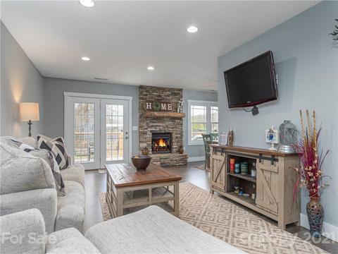 238 Poplar Dr, Clyde, NC 28721 photo 9