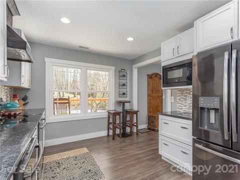 238 Poplar Dr, Clyde, NC 28721 photo 3