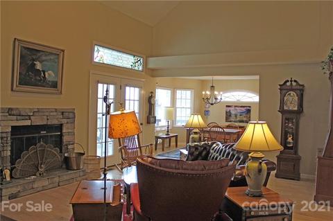 45 Red Fox Ln, Brevard, NC 28712 photo 2