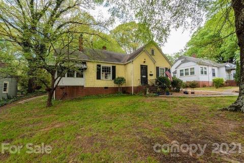 818 3rd Ave NW, Hickory, NC 28601 photo 1