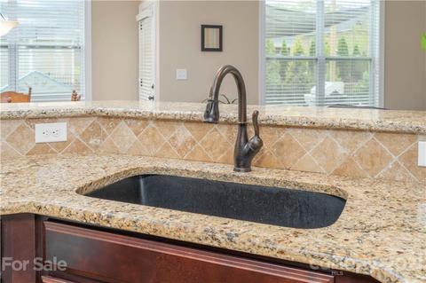 513 Daventry Ct, Clover, SC 29710 photo 8