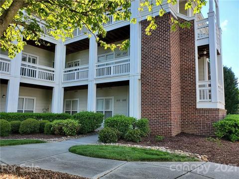 525 Southeast Dr, Davidson, NC 28036 photo 1
