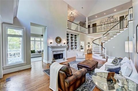 18731 River Falls Dr, Davidson, NC 28036 photo 2