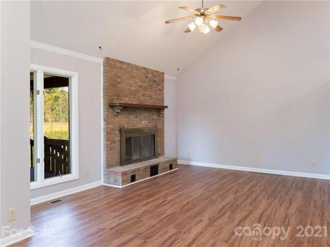 39 White Pine Dr, Fletcher, NC 28732 photo 4