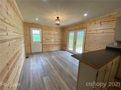668 Valley Rd, Spruce Pine, NC 28777 photo 3