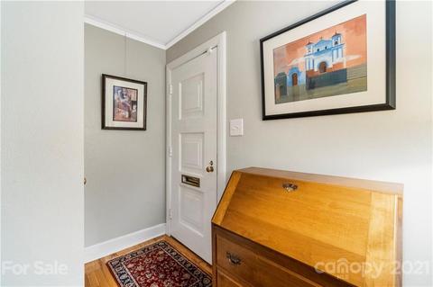 208 3rd St NE, Hickory, NC 28601 photo 2
