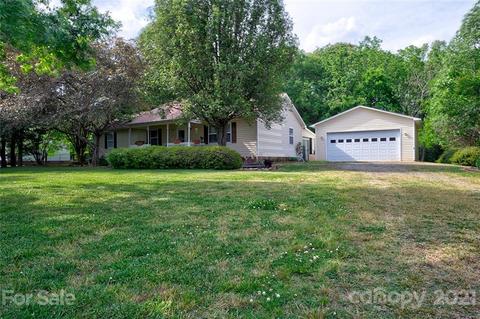 111 Singing Pine Dr, Clover, SC 29710 photo 2